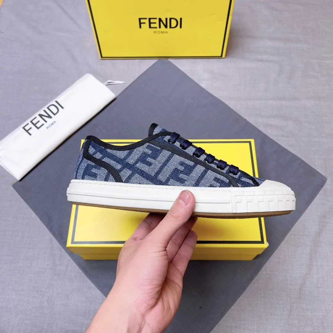 P380 men's shoes 💰Fendǐ Domino sneakers with jacquard FF pattern, embossed FF pattern on the toe, canvas upper, TPU customized outsole Size: 38-45 (customized for 45) No. 018
